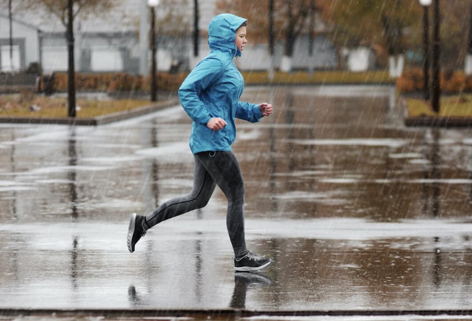 How To Dress For Rainy Runs - FitnessLife Magazine How To Dress For Rainy Runs?